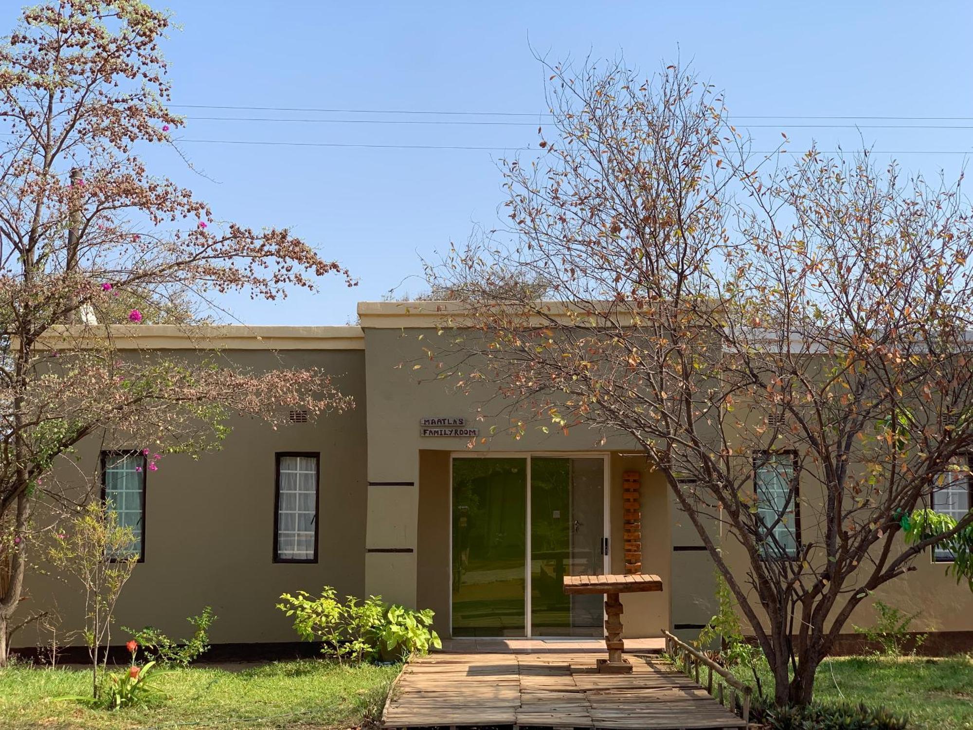 Jungle Breeze Home Stay Kasane Exterior photo