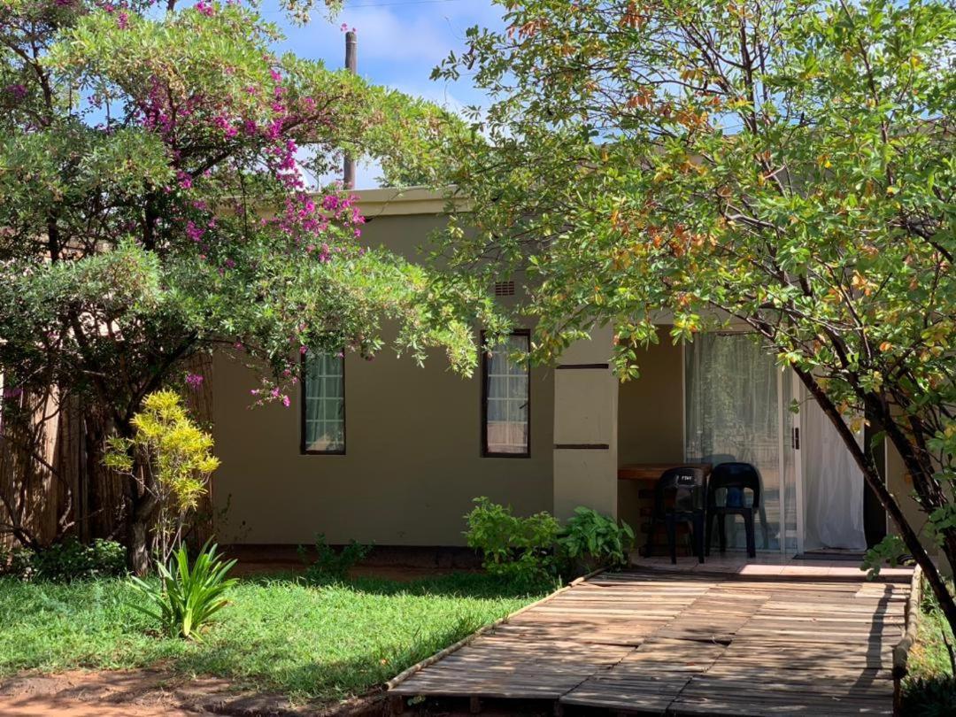 Jungle Breeze Home Stay Kasane Exterior photo