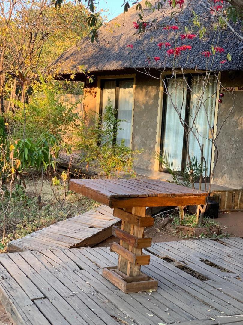 Jungle Breeze Home Stay Kasane Exterior photo