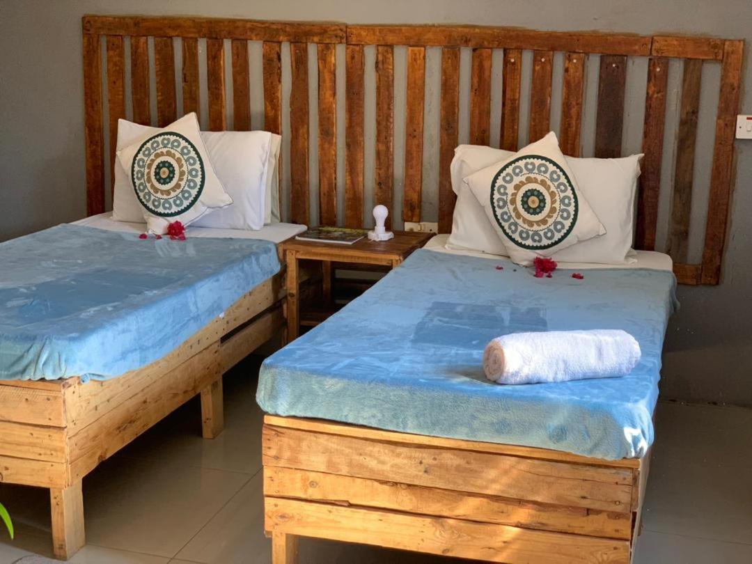 Jungle Breeze Home Stay Kasane Exterior photo
